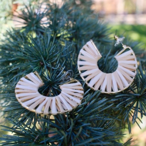 ANTHRO x BaubleBar Cream Boho Raffia Hoop Earrings - Picture 4 of 10